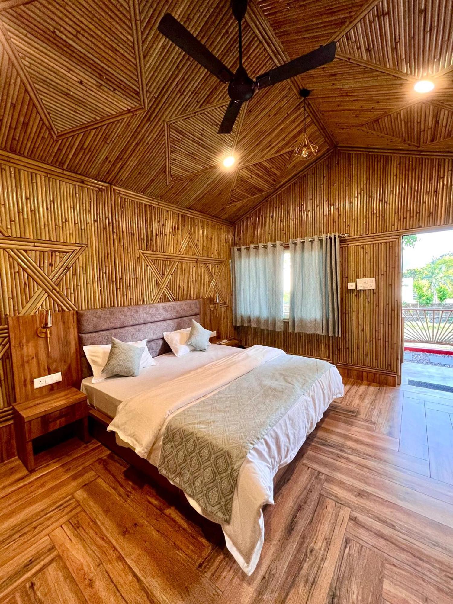 Bamboo Garden Cottages And Cafe Рішикеш Екстер'єр фото
